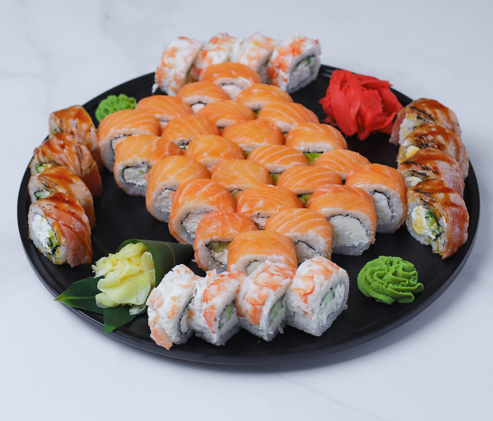 Gunkan Maki Sushi of fish salmon, scallop, perch, eel, shrimp and