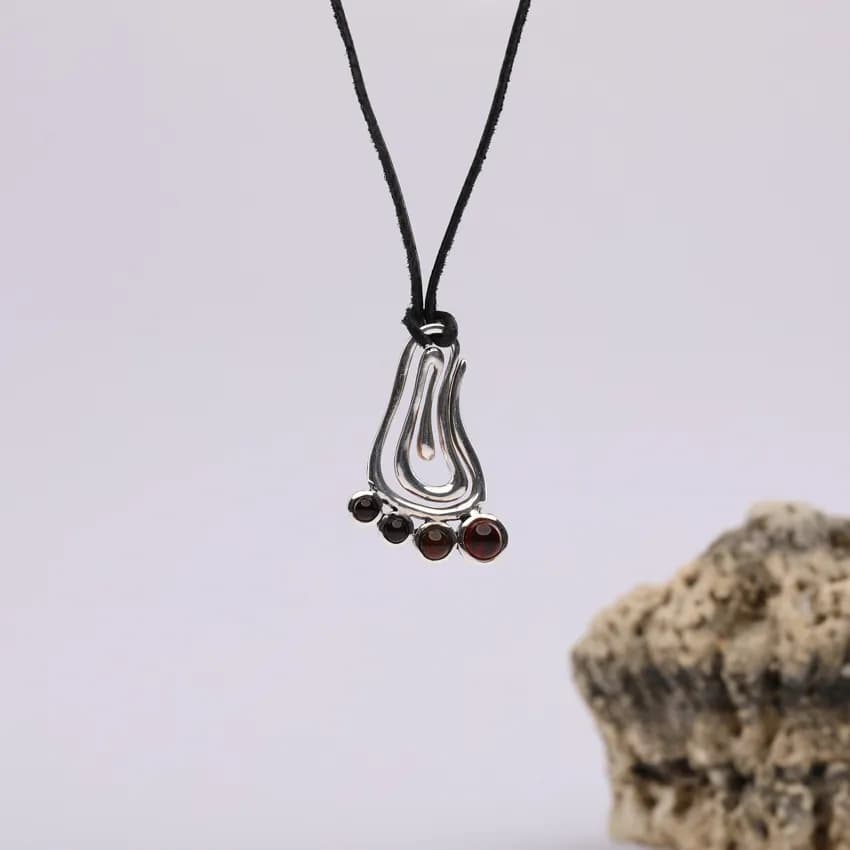 Արծաթե կախազարդ Աքիլլեսի գարշապար Kara Silver