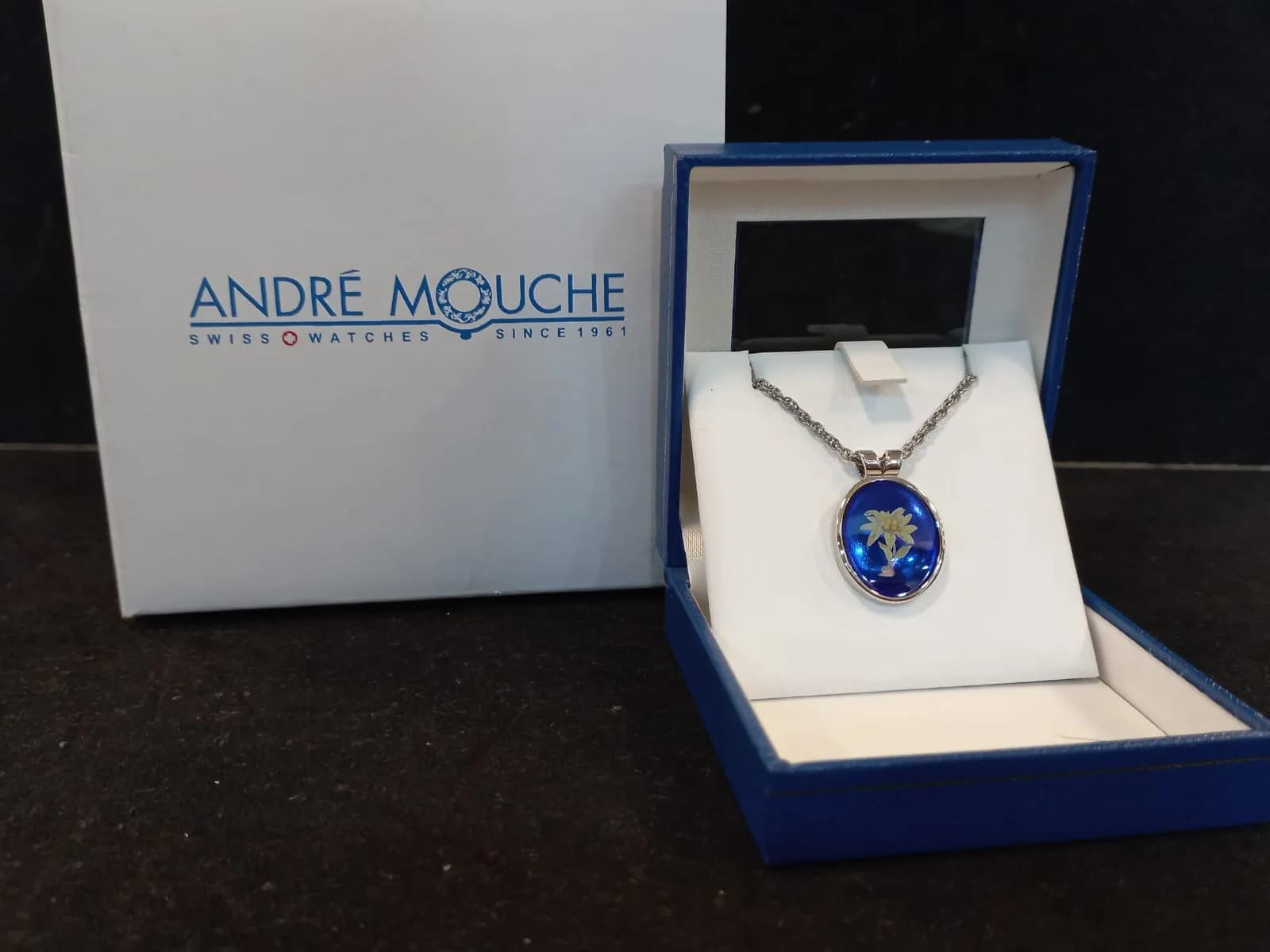 Վզնոց Andre Mouche KW61057