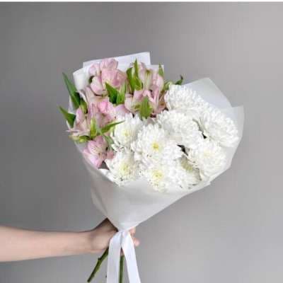 Նուրբ փունջ քրիզանթեմներով