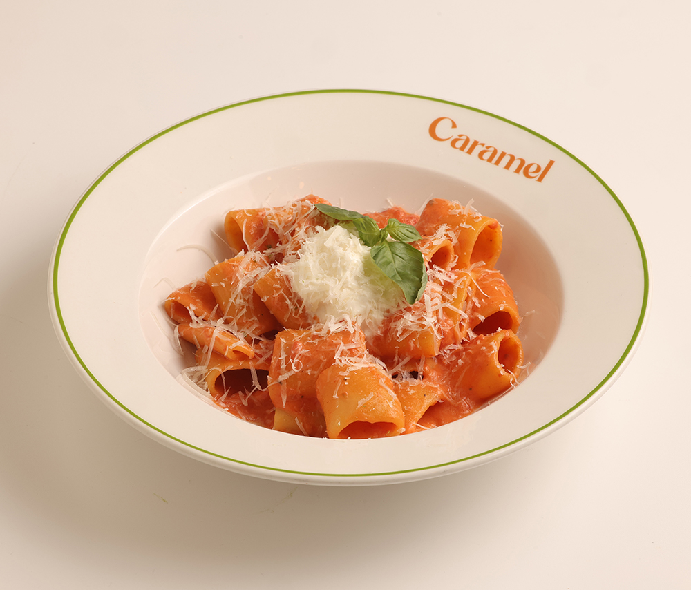 Aneli with tomato and stracciatella