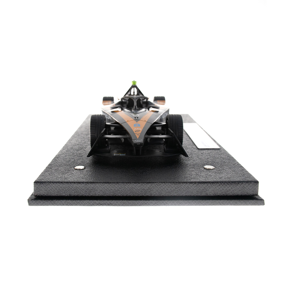 Металлическая машинка Formula E Mclaren 1:18