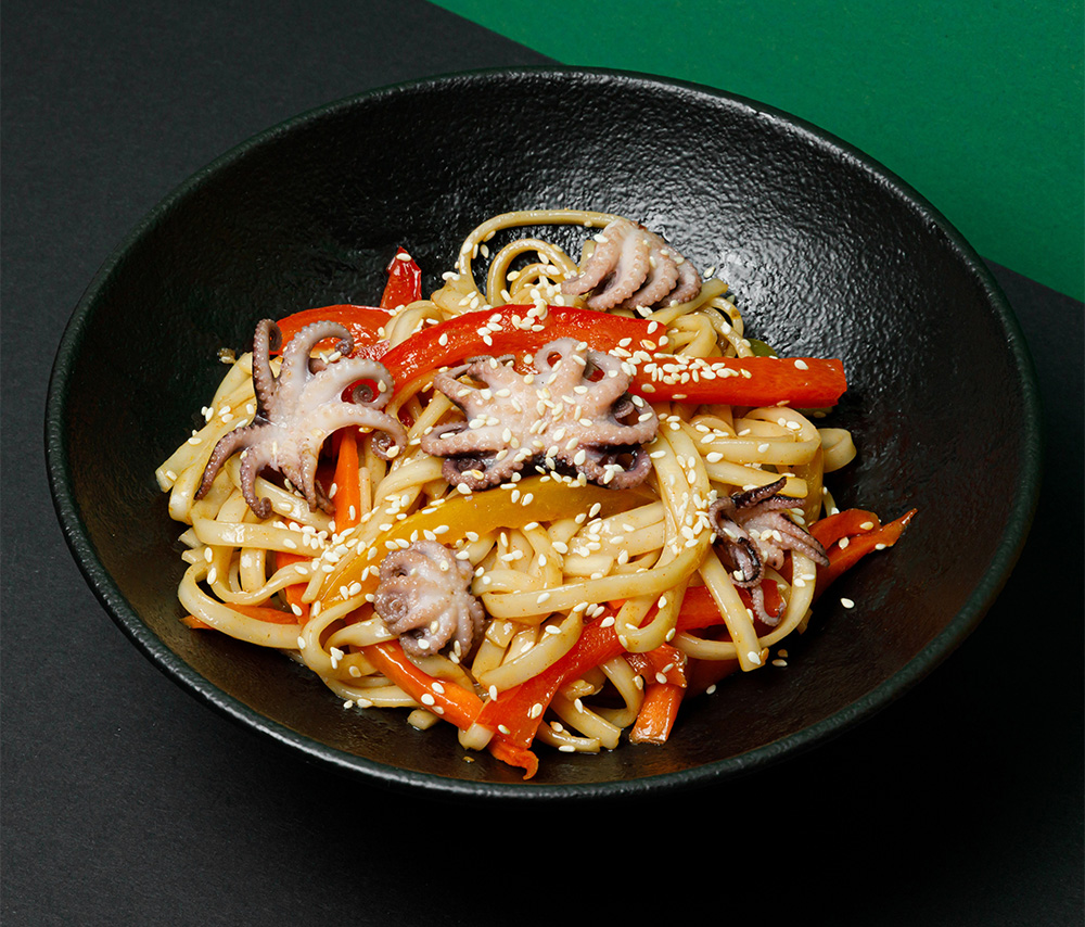 Ուդոն ութոտնուկով և բանջարեղենով