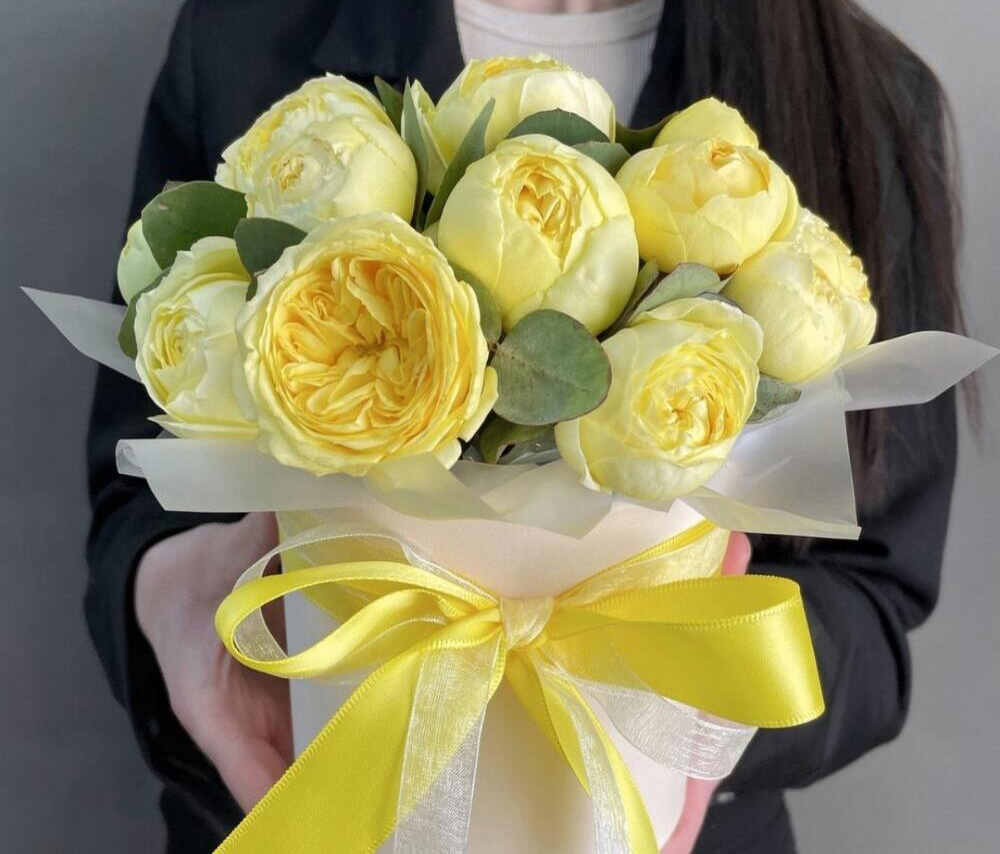 Դեղին պիոնավարդեր տուփի մեջ (10 հատ)