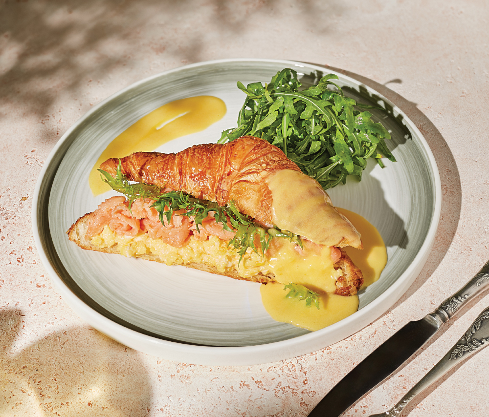 Scramble with Salmon and Hollandaise Sauce