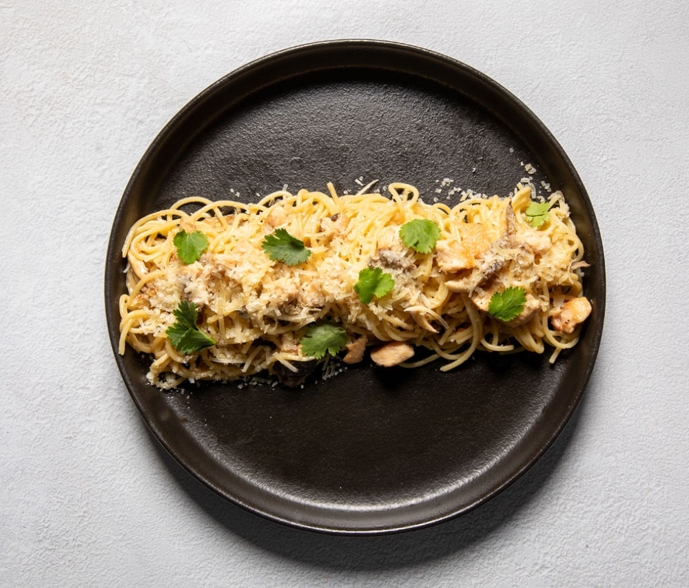 Pasta with mushrooms and chicken