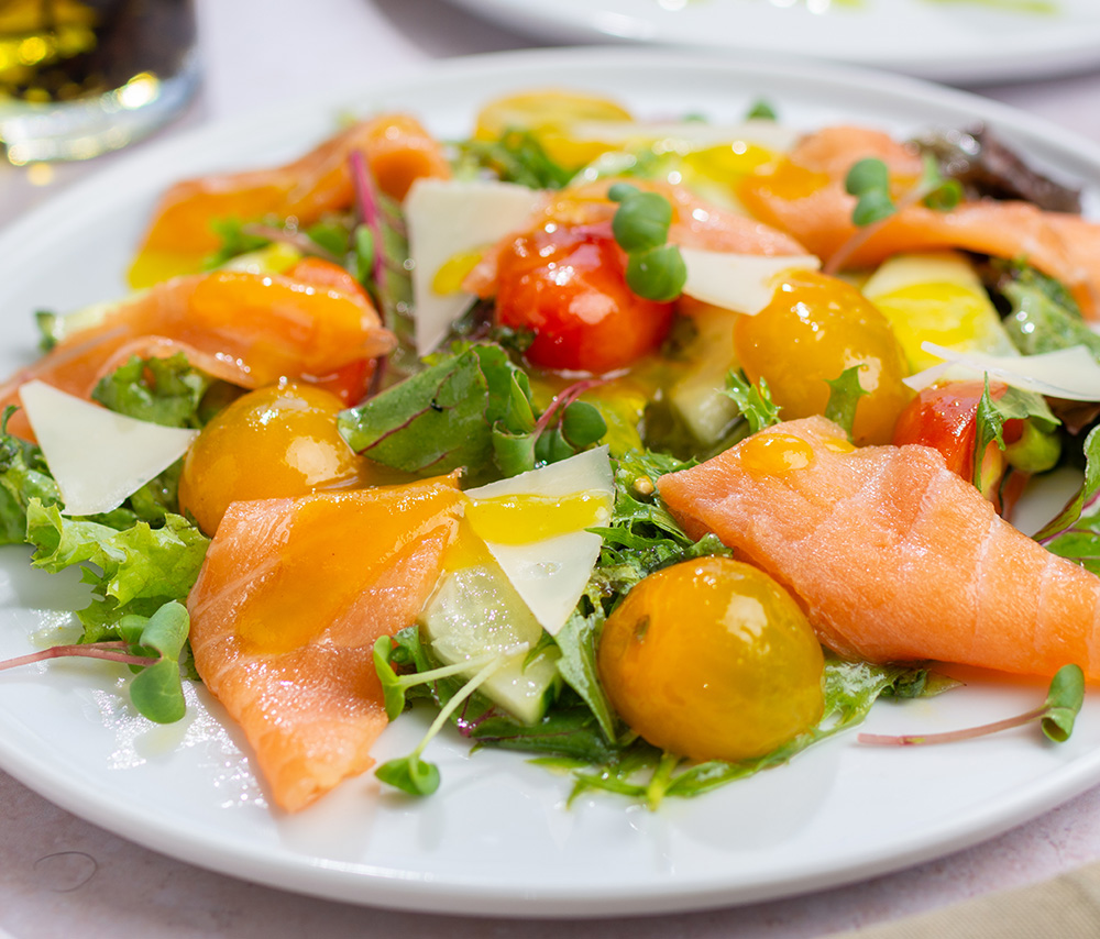 Французский салат с лосоем