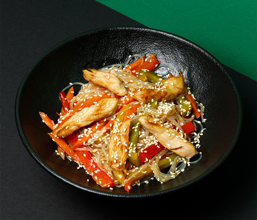 Ֆունչոզա հավով և բանջարեղենով