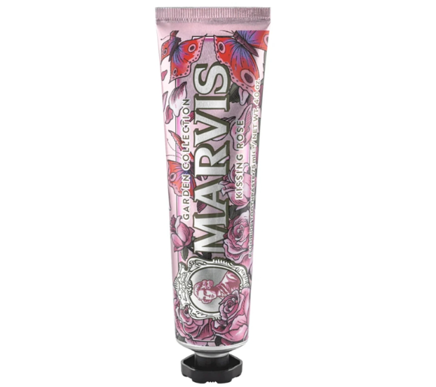 Kissing Rose Marvis