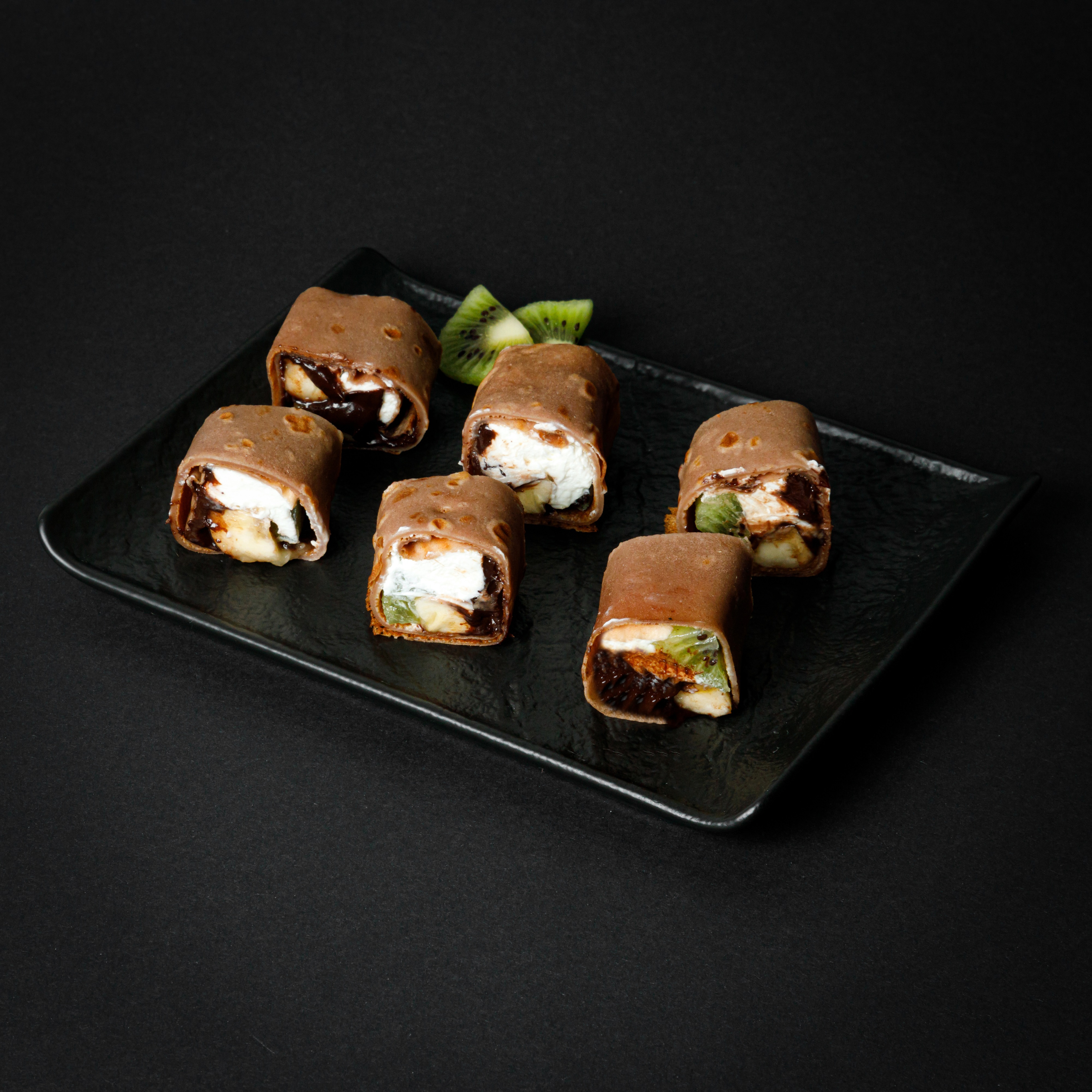 Сладкий ролл с нутеллой