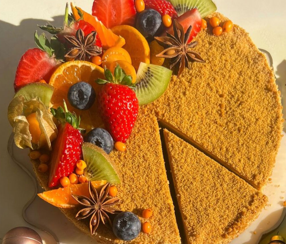Honey cake with sea buckthorn cream (sugar-free, gluten-free, lactose-free) Vegan