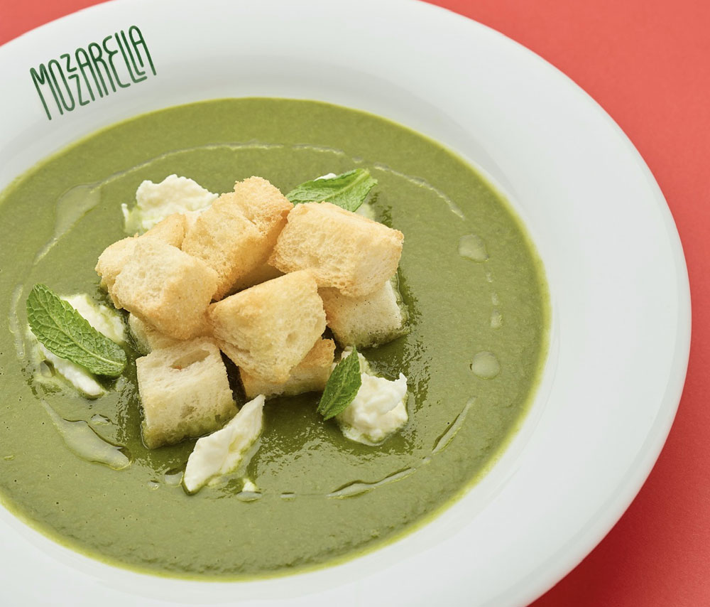 Կանաչ գասպաչո մոցարելլայով