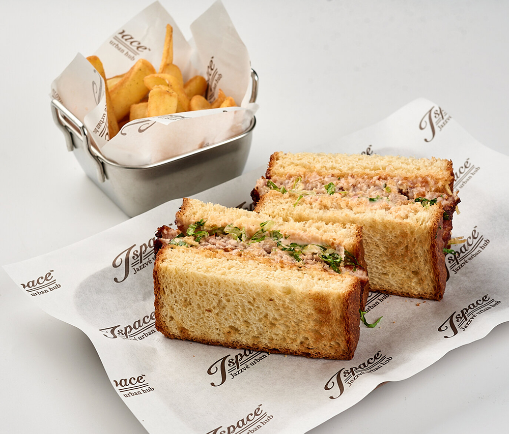 Сэндвич кацу-сандо куринный с картофелем фри