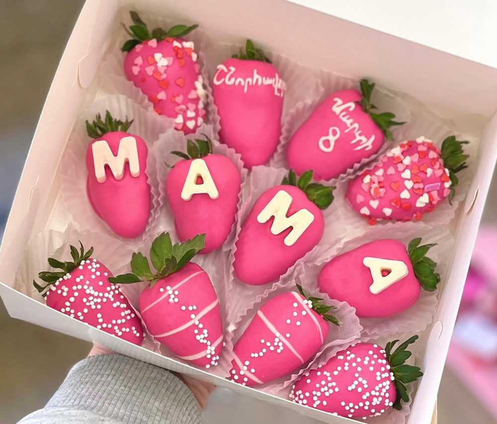 Շոկոլադապատ ելակներ (12 հատ) «MAMA»