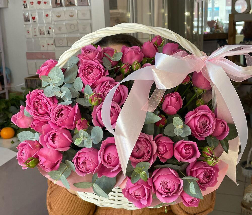 Պիոնանման վարդերով զամբյուղ S (21 հատ )