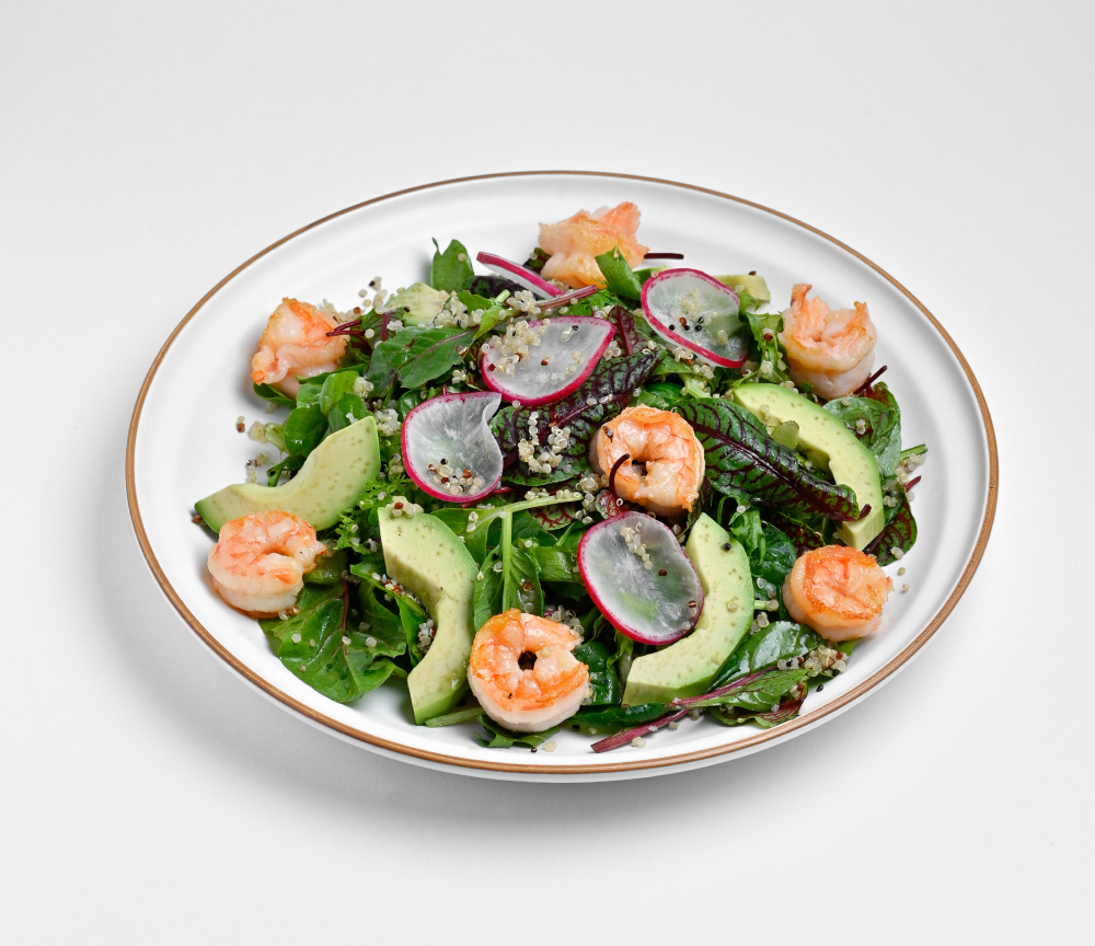 Салат с киноа и креветками