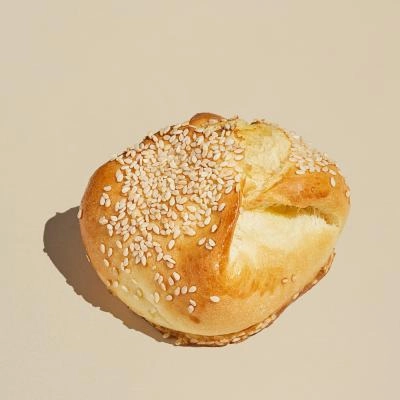 Yeast pie with cheese