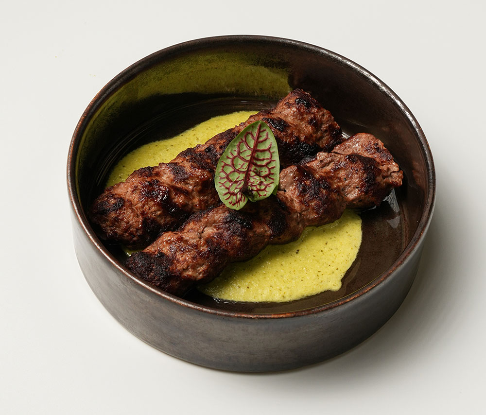 Говяжий Кебаб С Соусом Из Тархуна