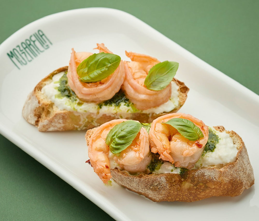 Брускетта с креветками