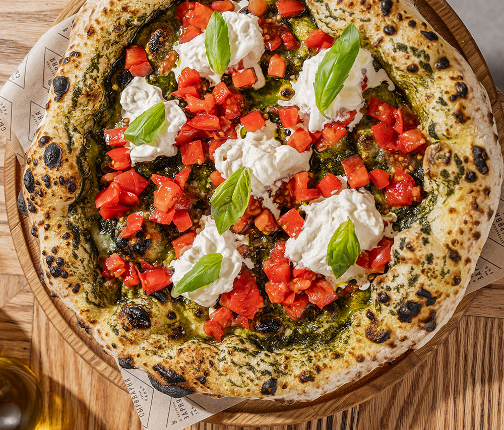 Pizza with tomatoes, pesto and stracciatella
