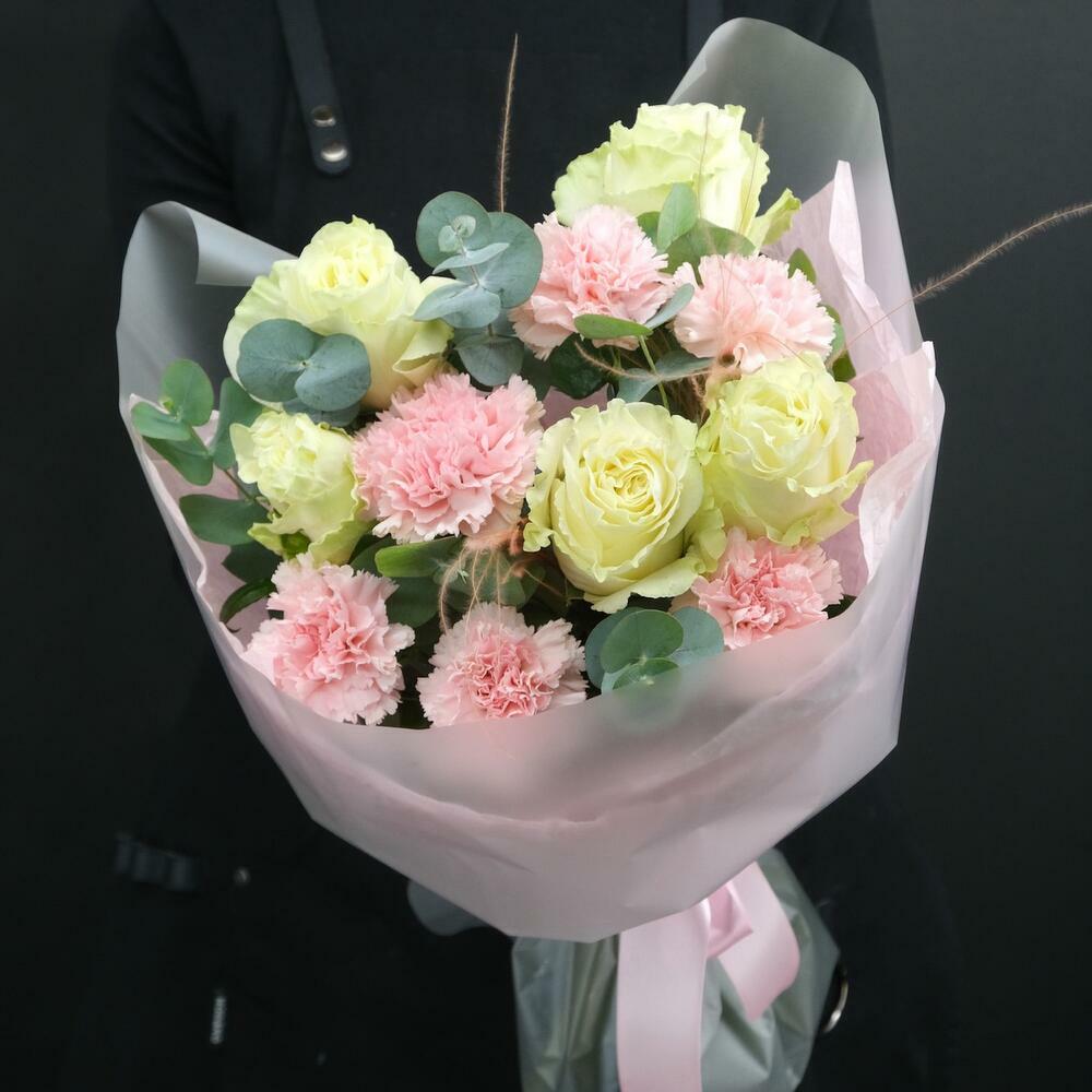 Bouquet of Moonstone roses and pink dianthus