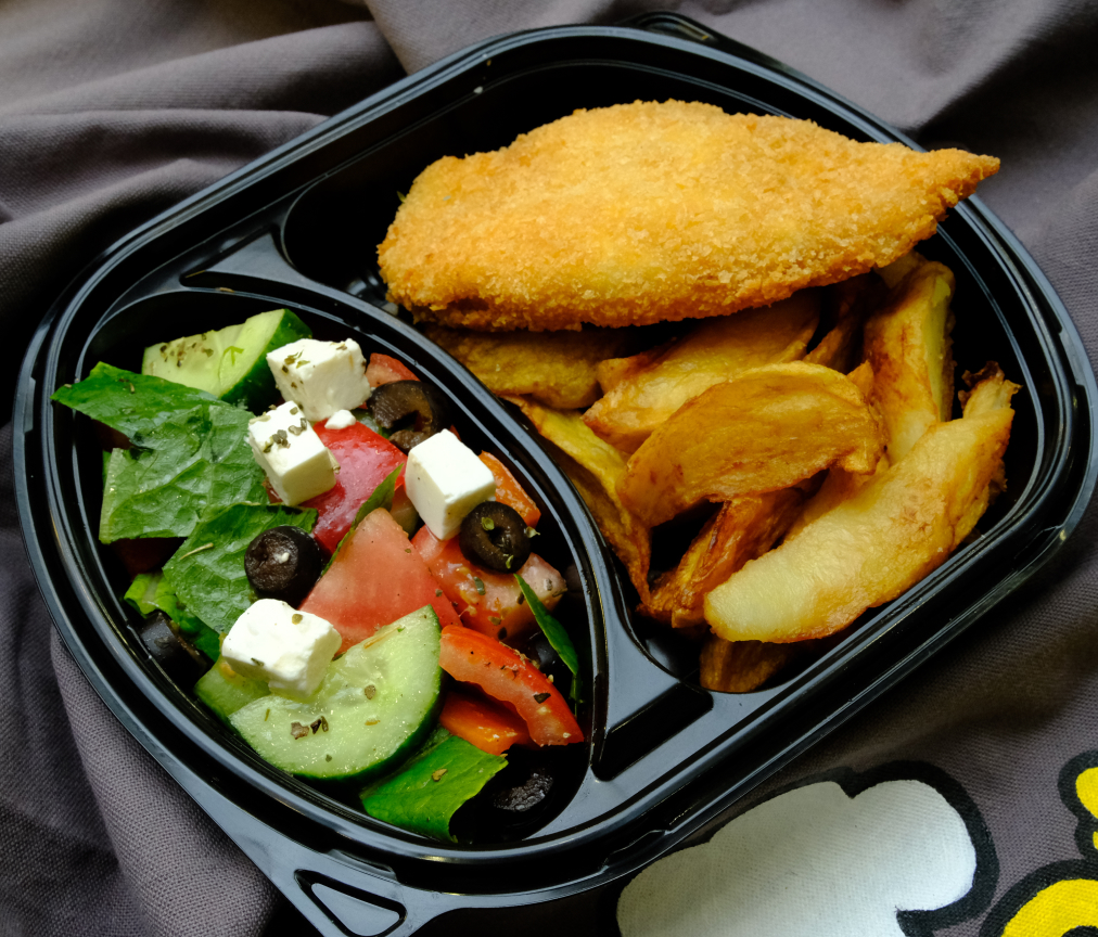 Լանչ N6 - Հավի շնիցել պանրով + Գյուղական կարտոֆիլ + Հունական աղցան