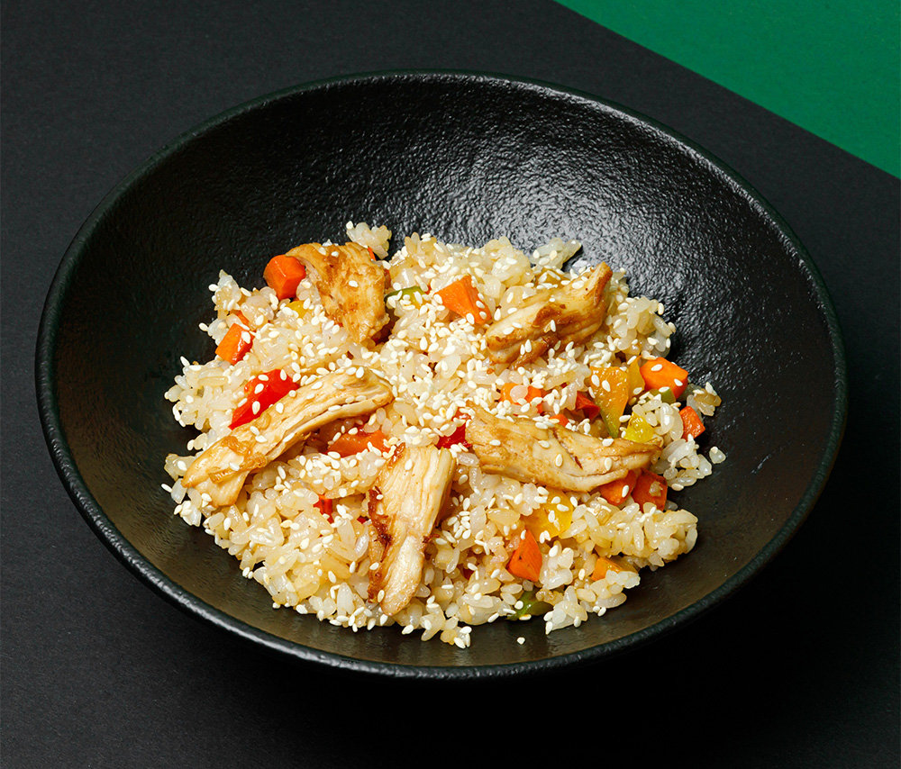 Բրինձ հավով և բանջարեղենով