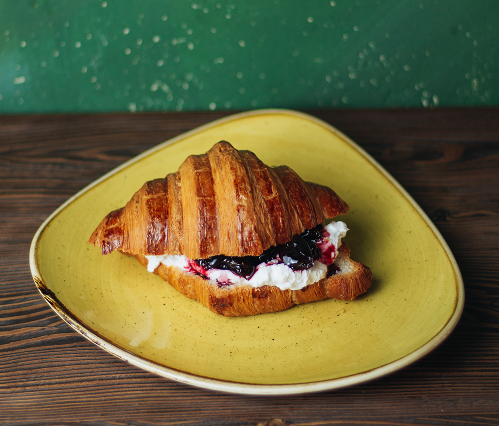 Կրուասան բալի ջեմով