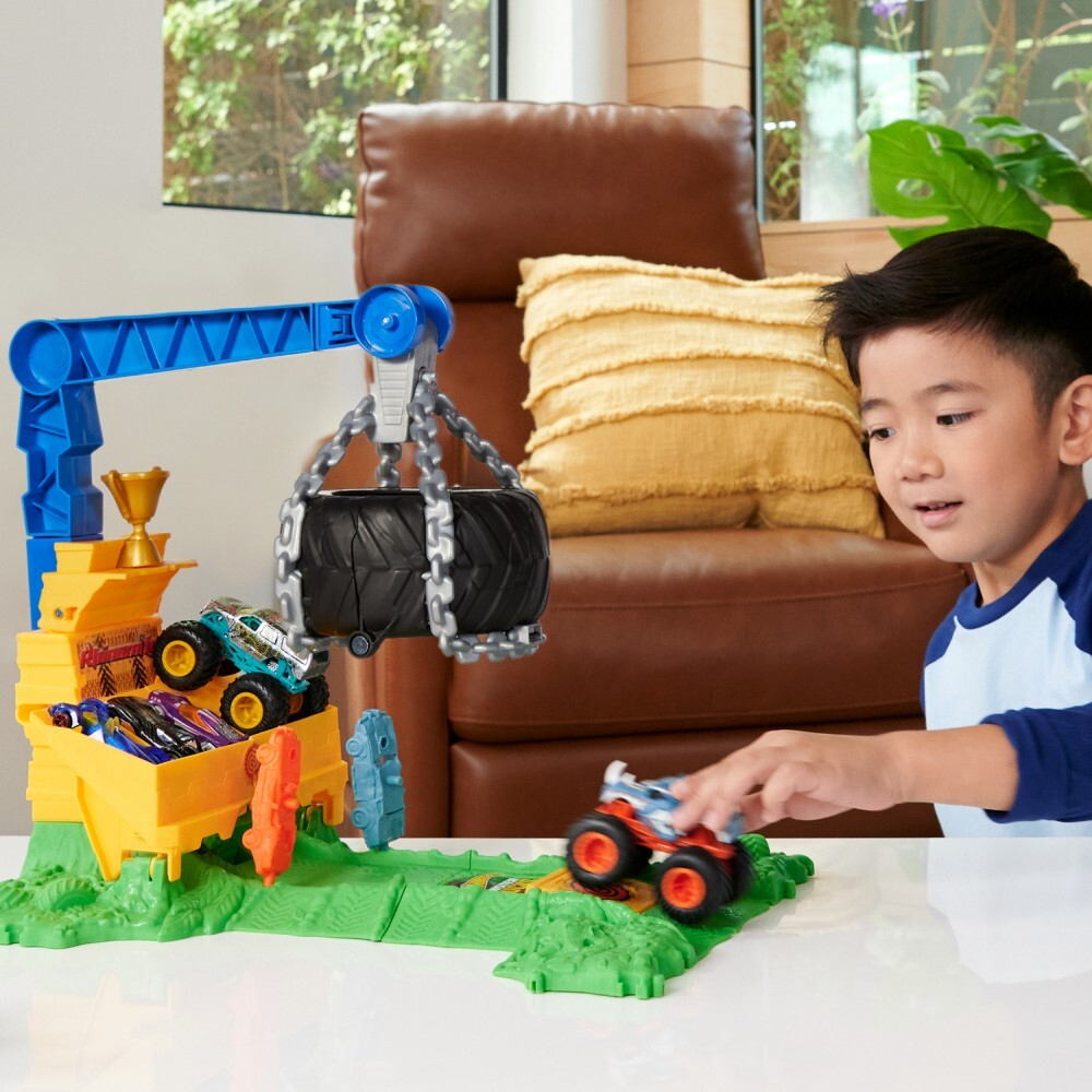 Hot Wheels Трек Monster Trucks Арена Крушители