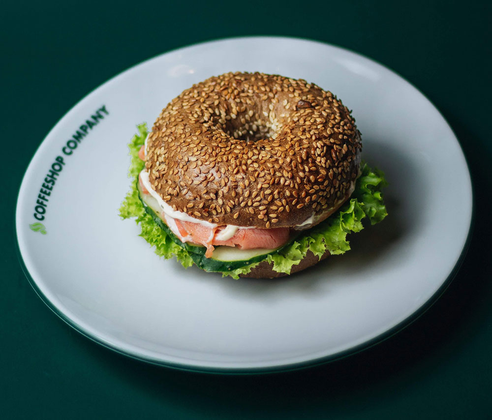 Smoked salmon bagel