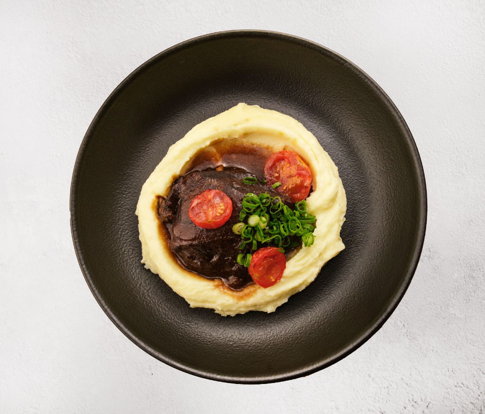 Beef cheeks with mashed potatoes