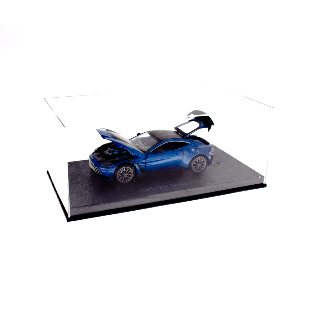 Металлическая машинка Aston Martin Vantage 1:24