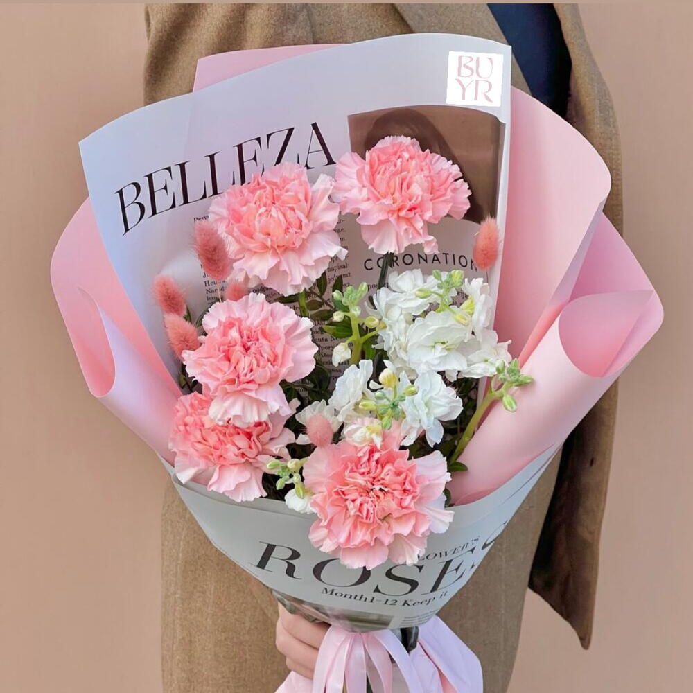Signature bouquet with dianthus and matthiola