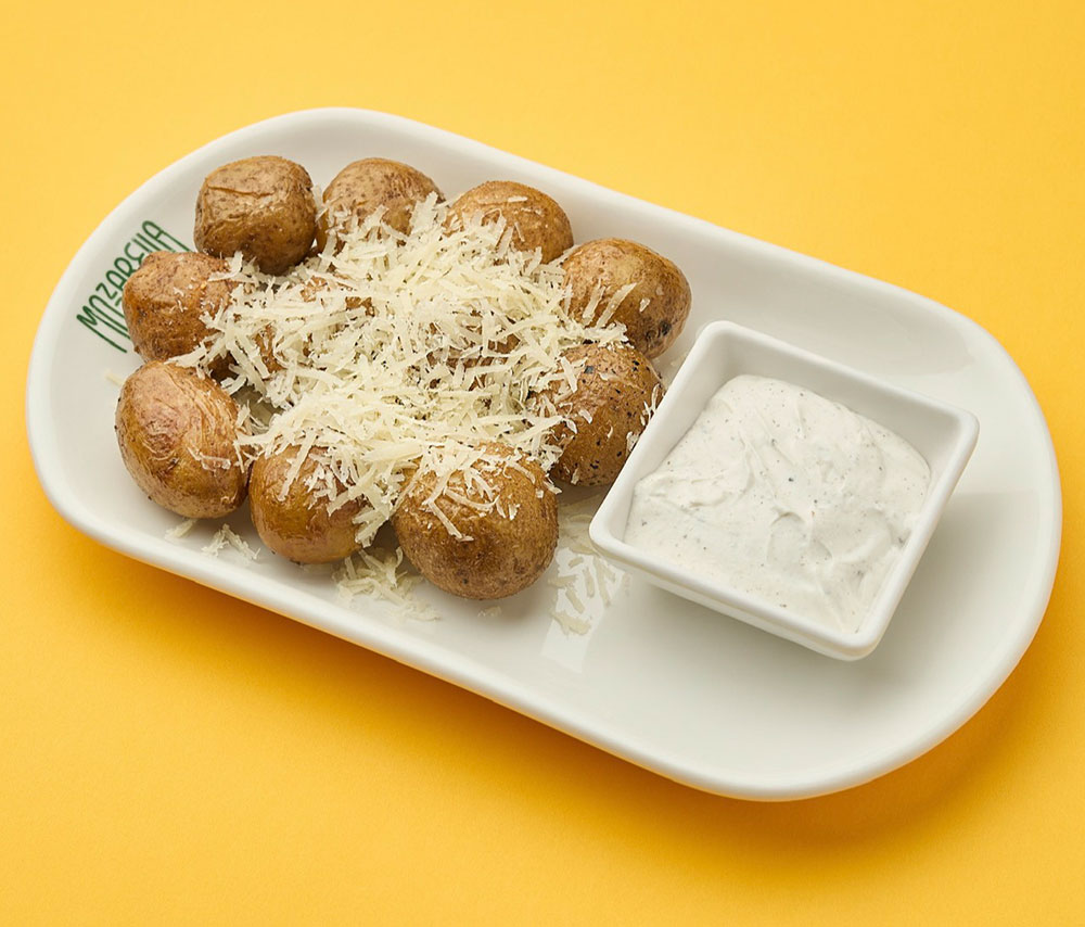 Fried potatoes with truffle sauce