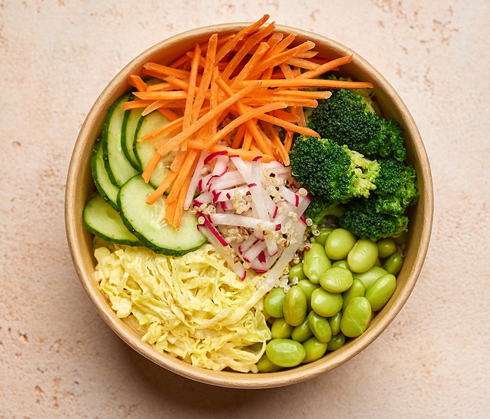Poke with quinoa and vegetables