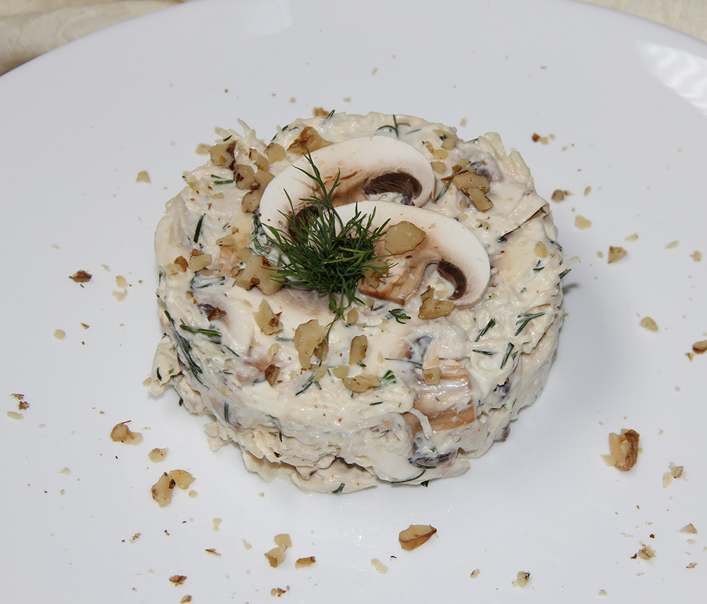 Салат с курицей и грибами