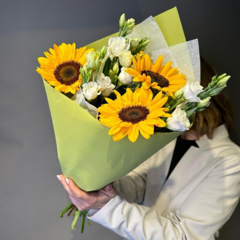 Sunflower and lisianthus bouquet