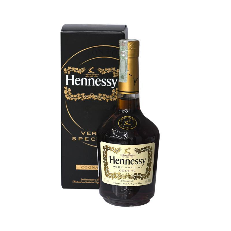 Коньяк Hennessy V.S (кор.) 0.5л