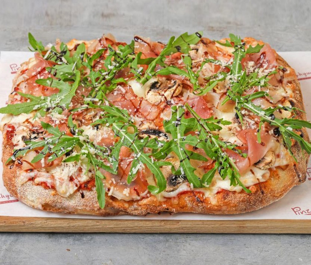 Pizza Prosciutto, Mushroom and Arugula