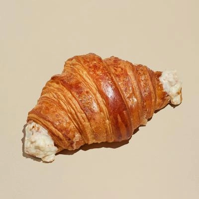 Круассан с белым кремом